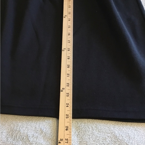 Women’s extra large straight skirt, black poly and cotton elastic pull on style - Picture 3 of 4